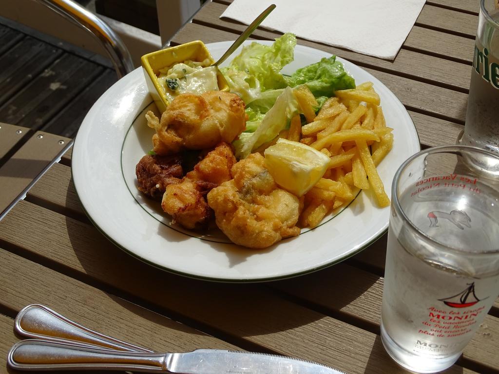 Hotel Restaurant Du Commerce La Gouesnière Kültér fotó