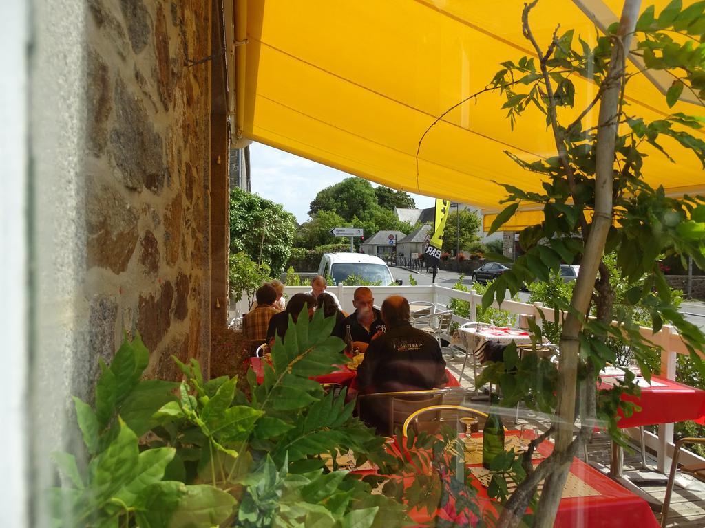 Hotel Restaurant Du Commerce La Gouesnière Kültér fotó