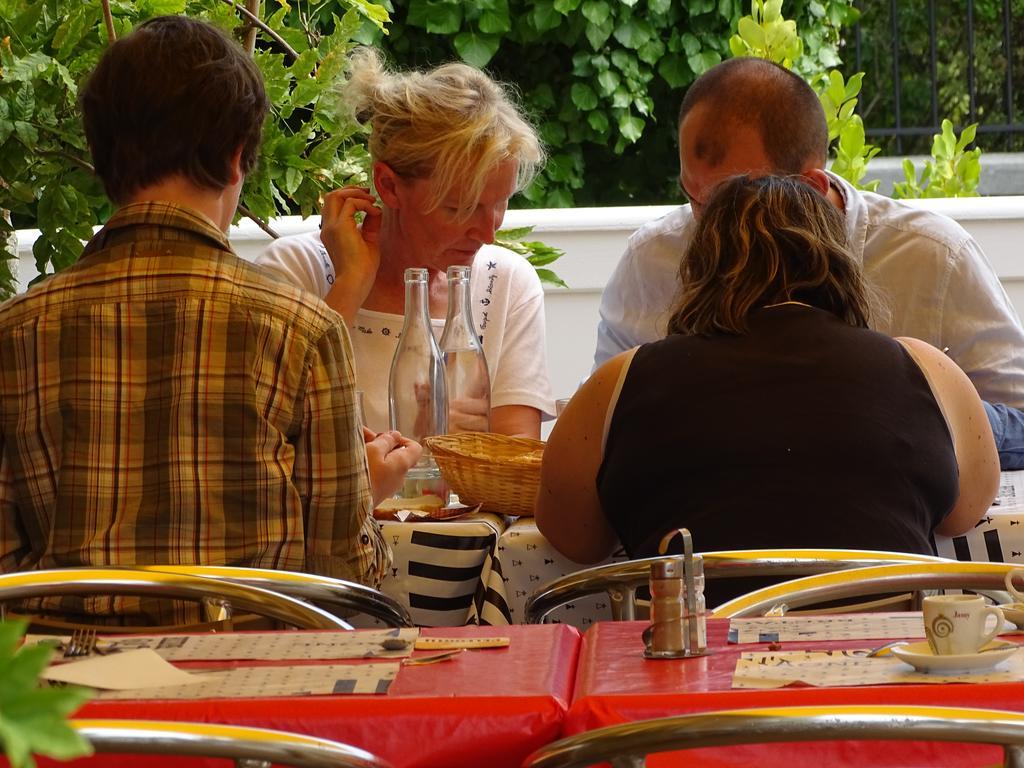 Hotel Restaurant Du Commerce La Gouesnière Kültér fotó