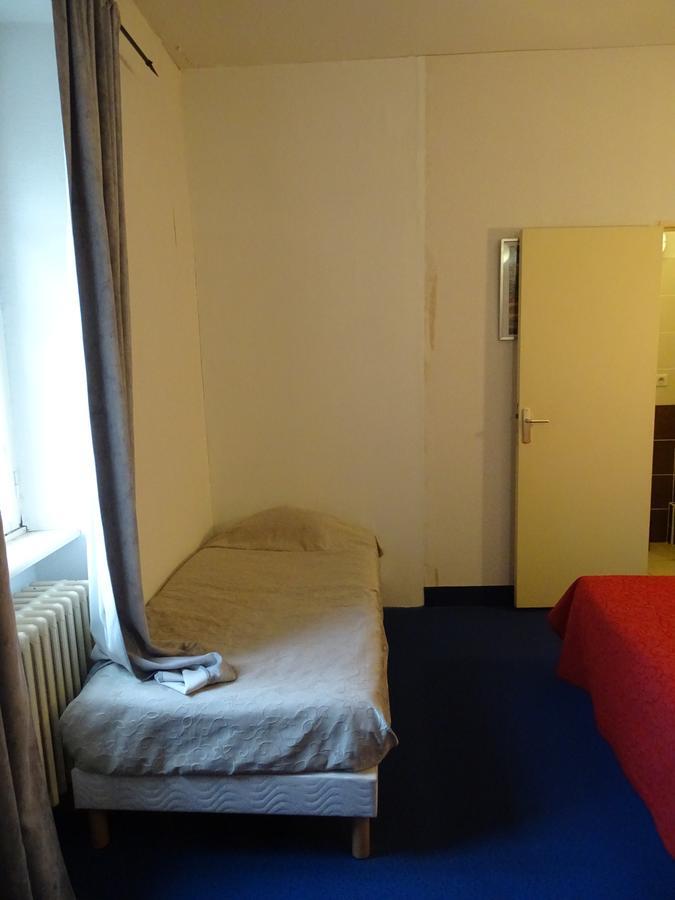 Hotel Restaurant Du Commerce La Gouesnière Kültér fotó