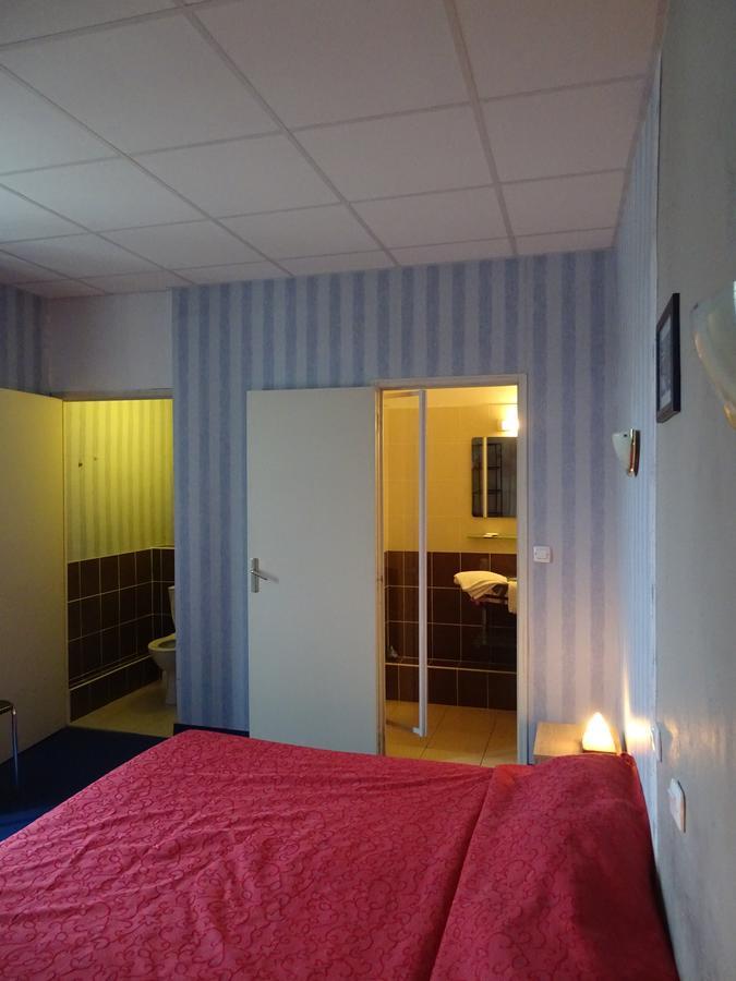 Hotel Restaurant Du Commerce La Gouesnière Kültér fotó